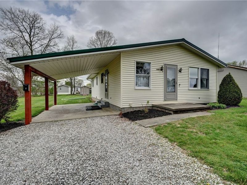 445 N George Street, West Lafayette, OH 43845 Photo 2