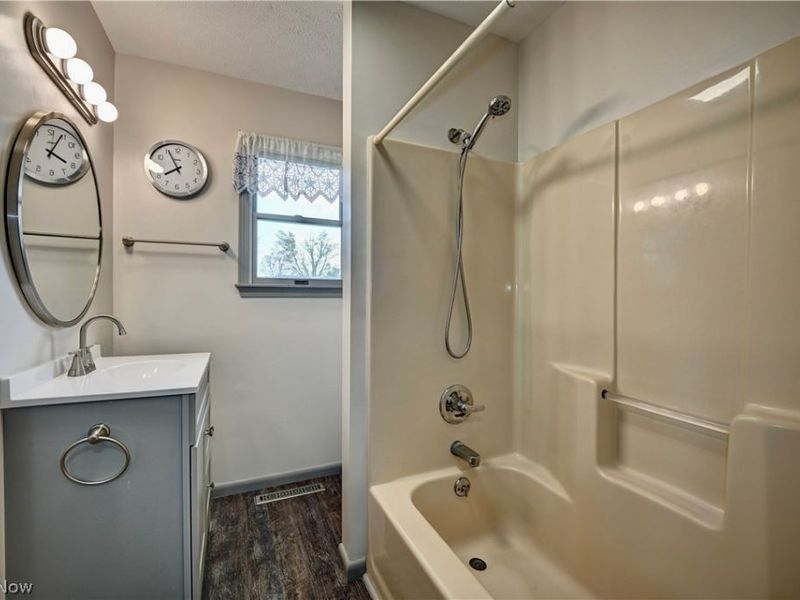 445 N George Street, West Lafayette, OH 43845 Photo 8