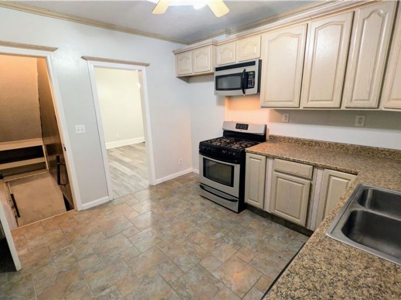 6989 Reed Road, Conneaut, OH 44030 Photo 5