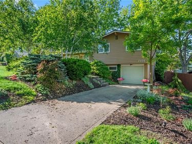 2101 NE 62nd Street, Kansas City, MO 64118