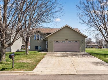 551 3rd Street S, Winsted, MN 55395