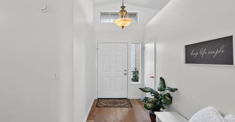 4 San Rogue Ct, Sacramento, CA 95823 Photo