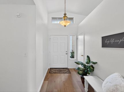 4 San Rogue Ct, Sacramento, CA 95823 Photo