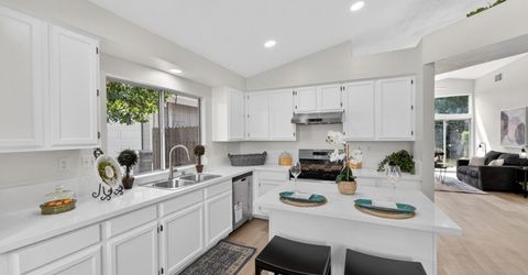 4 San Rogue Ct, Sacramento, CA 95823 Photo