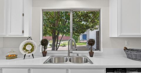 4 San Rogue Ct, Sacramento, CA 95823 Photo