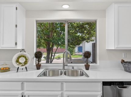 4 San Rogue Ct, Sacramento, CA 95823 Photo