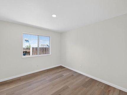 4 San Rogue Ct, Sacramento, CA 95823 Photo