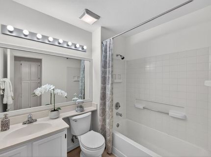 4 San Rogue Ct, Sacramento, CA 95823 Photo