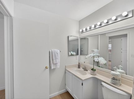 4 San Rogue Ct, Sacramento, CA 95823 Photo