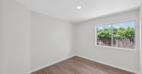 4 San Rogue Ct, Sacramento, CA 95823 Photo
