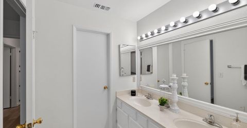 4 San Rogue Ct, Sacramento, CA 95823 Photo