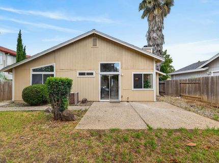 4 San Rogue Ct, Sacramento, CA 95823 Photo