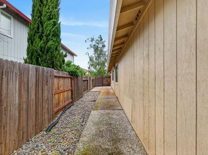 4 San Rogue Ct, Sacramento, CA 95823 Photo