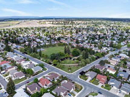 4 San Rogue Ct, Sacramento, CA 95823 Photo