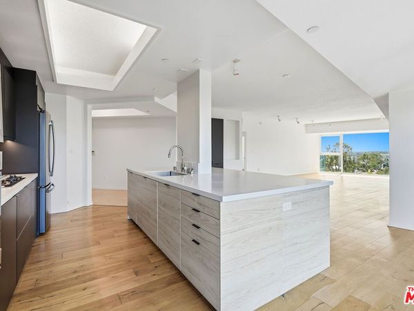 13600 Marina Pointe Drive, Unit 602, Marina Del Rey, CA 90292