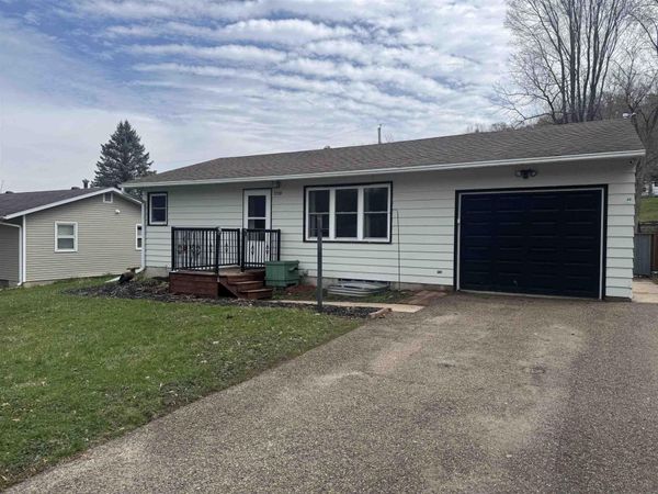 1110 S Mill Street, Decorah, IA 52101