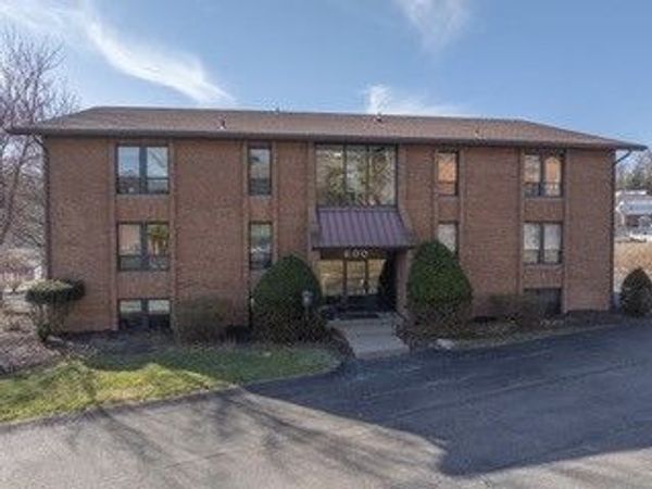 600 Commerce Dr , Coraopolis, PA 15108