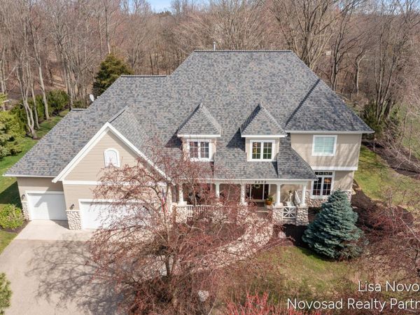 2272 Cascade Lakes Circle SE, Grand Rapids, MI 49546