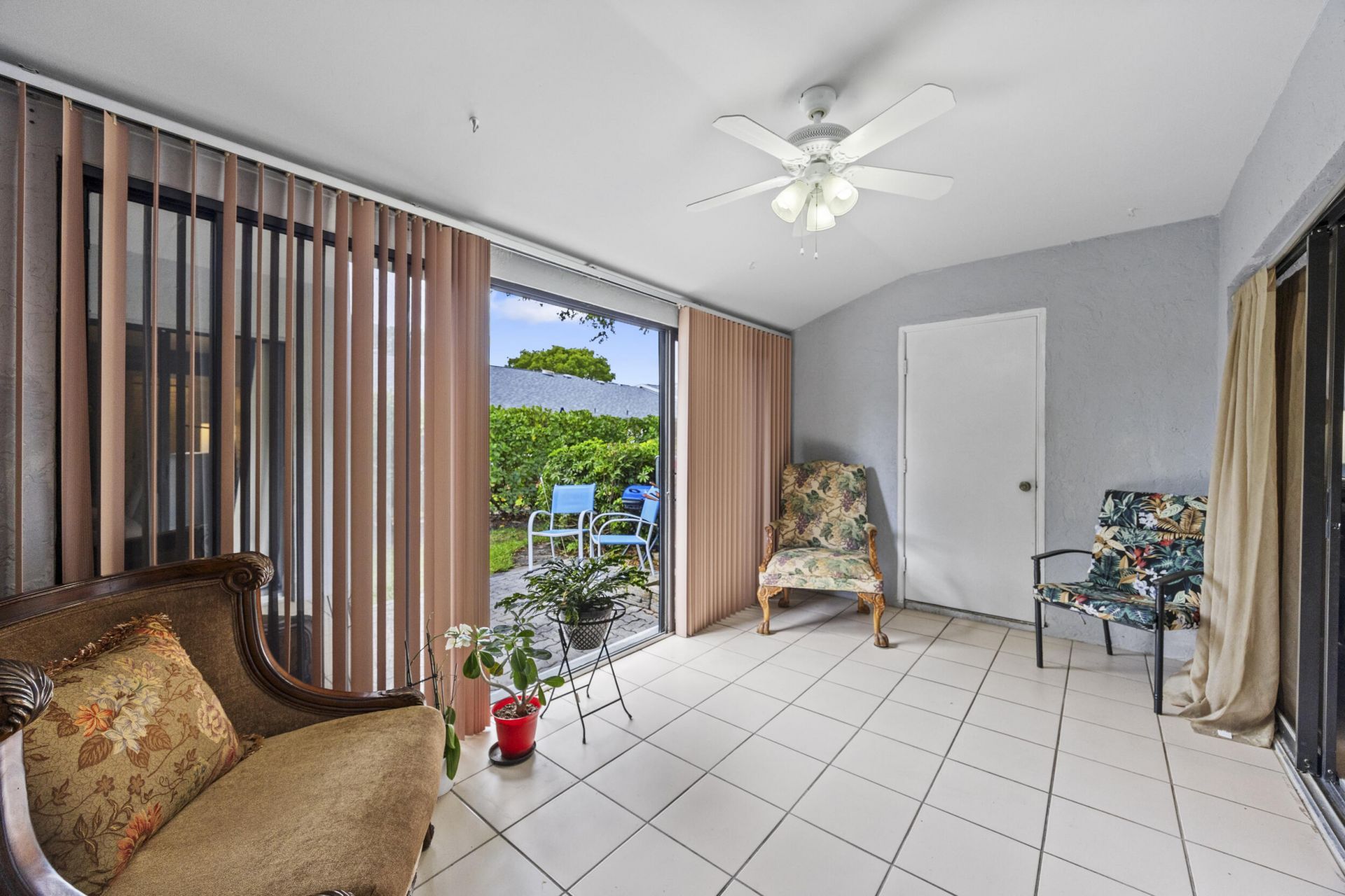 2640 Gately Drive W, Unit 1601, West Palm Beach, FL 33415 Photo