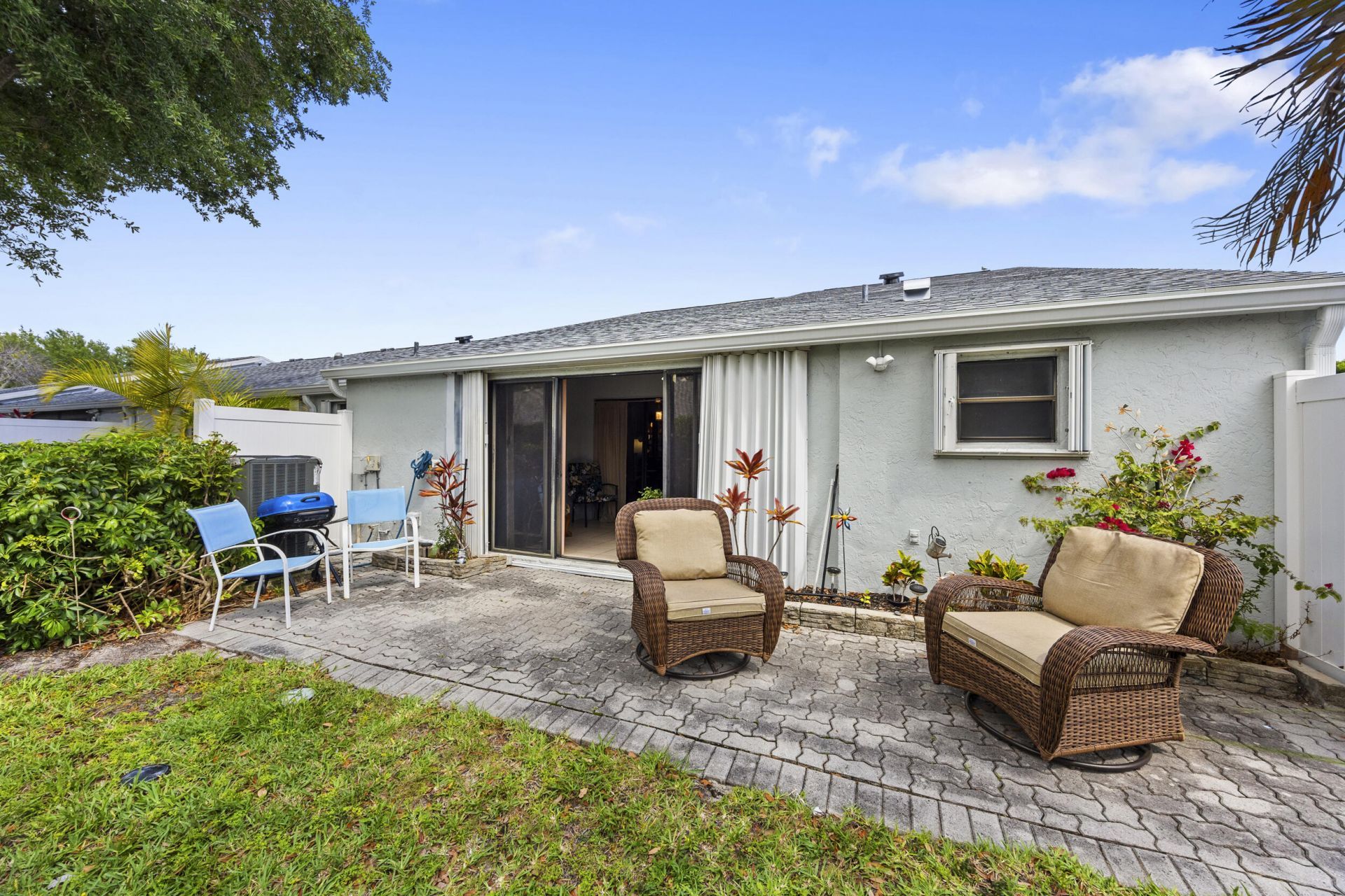 2640 Gately Drive W, Unit 1601, West Palm Beach, FL 33415 Photo