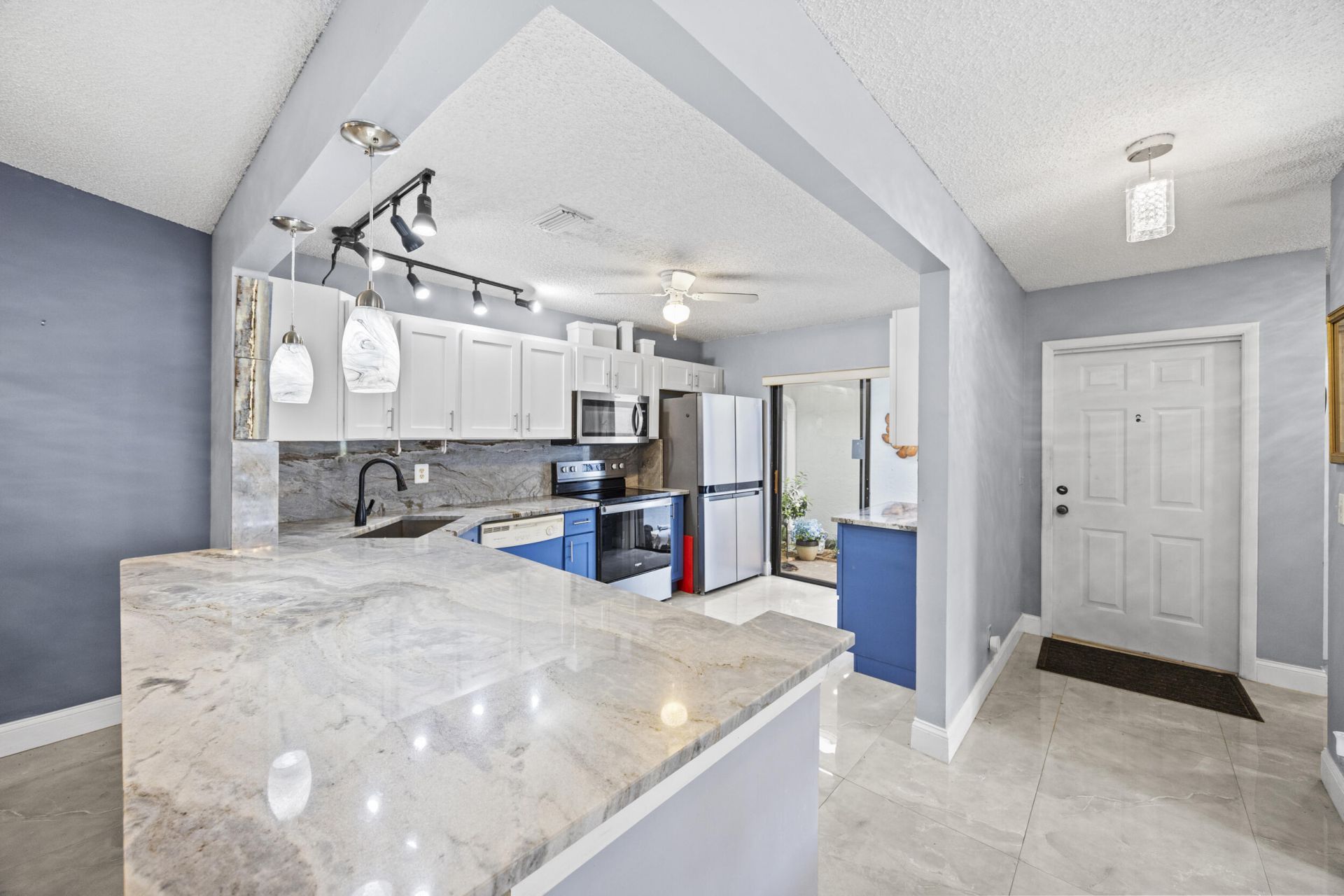 2640 Gately Drive W, Unit 1601, West Palm Beach, FL 33415 Photo