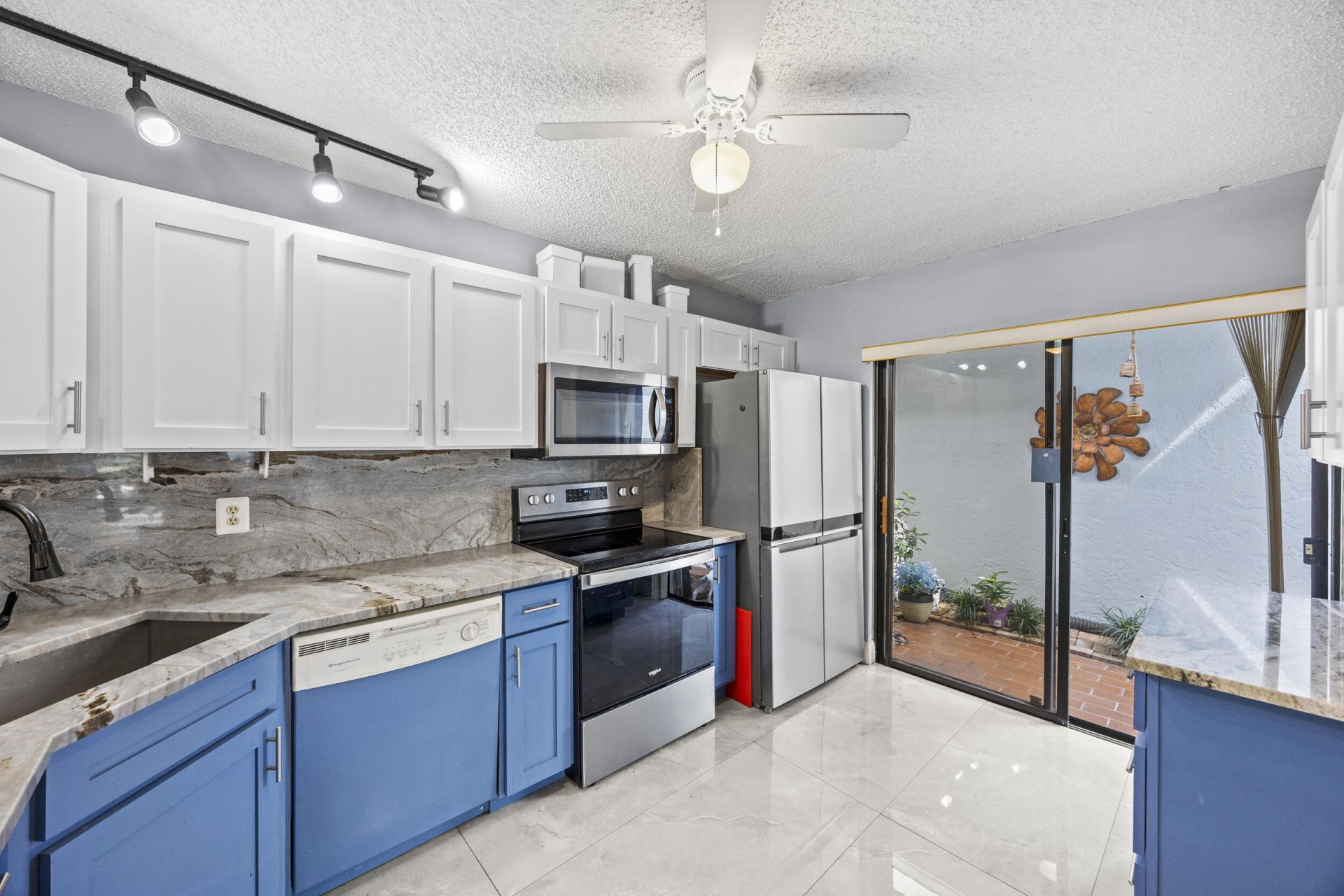 2640 Gately Drive W, Unit 1601, West Palm Beach, FL 33415 Photo