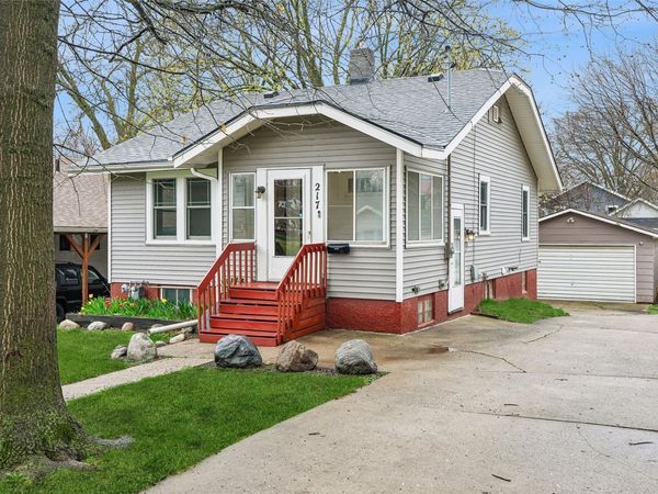 217 W 10th Street S, Newton, IA 50208