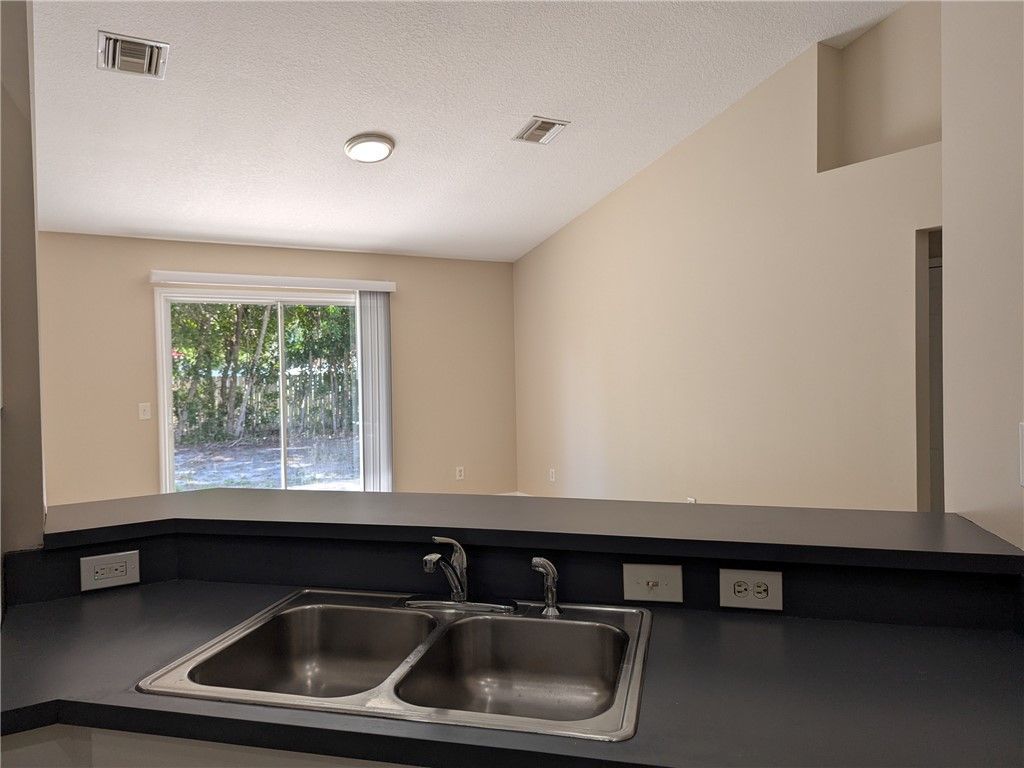 2515 1st Place, Vero Beach, FL 32962 Photo