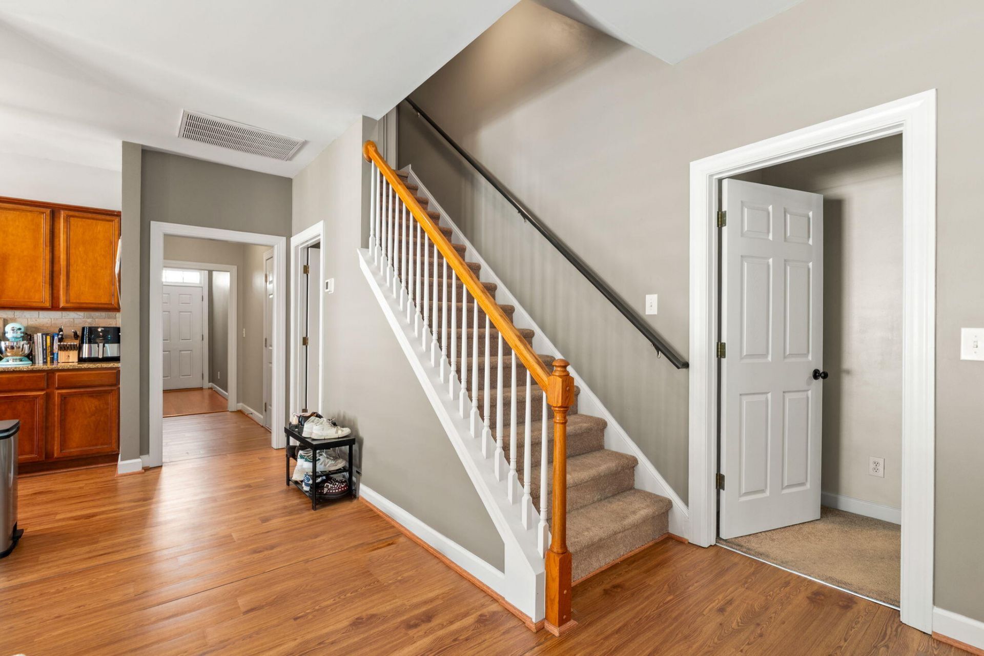 111 Garden Grove Drive Photo 17