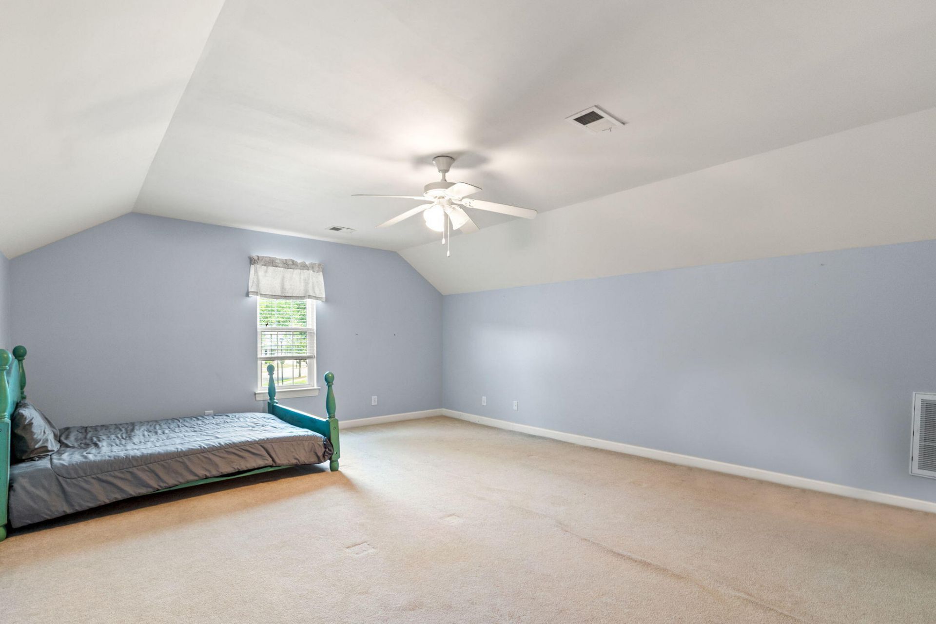 111 Garden Grove Drive Photo 18