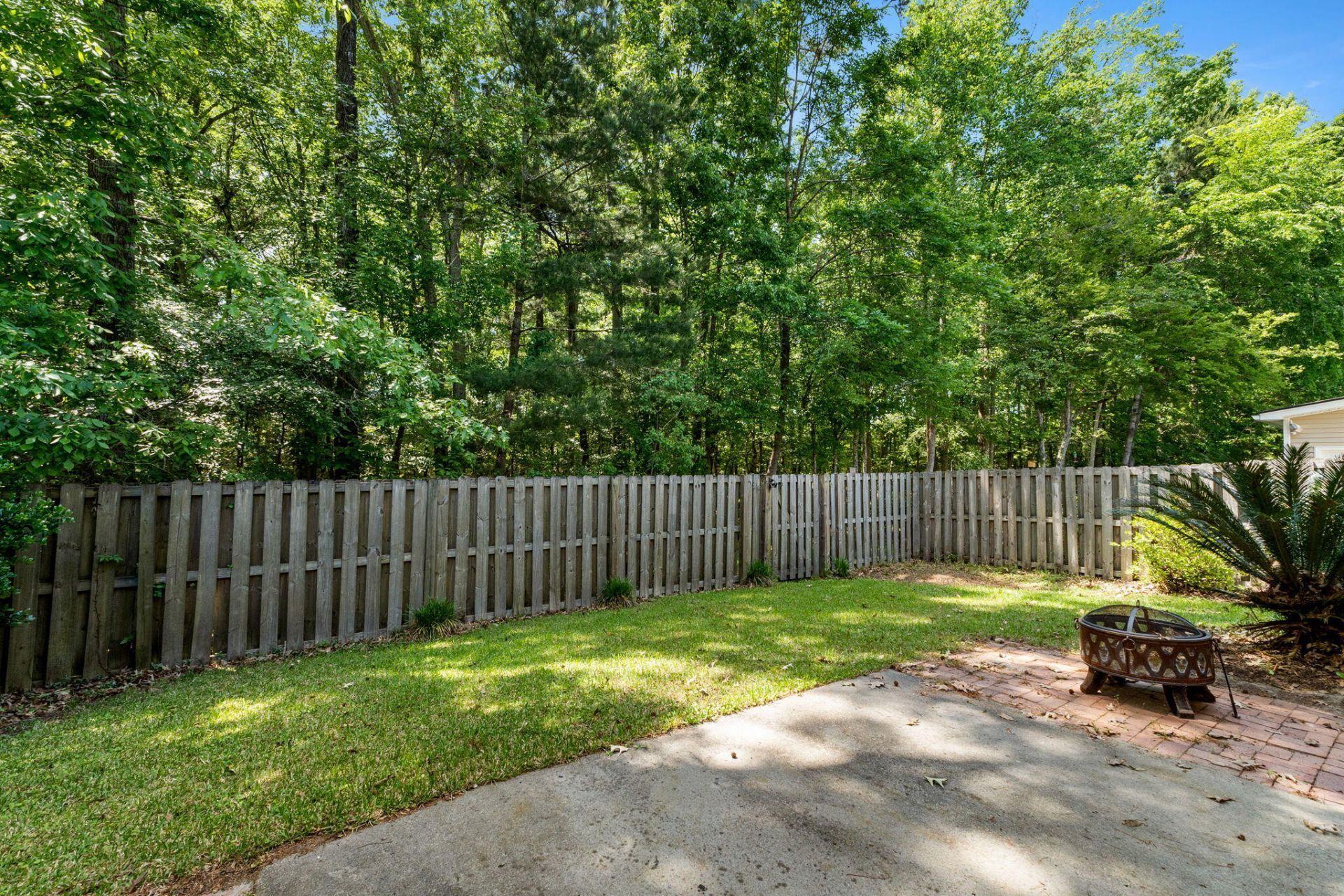 111 Garden Grove Drive Photo 24