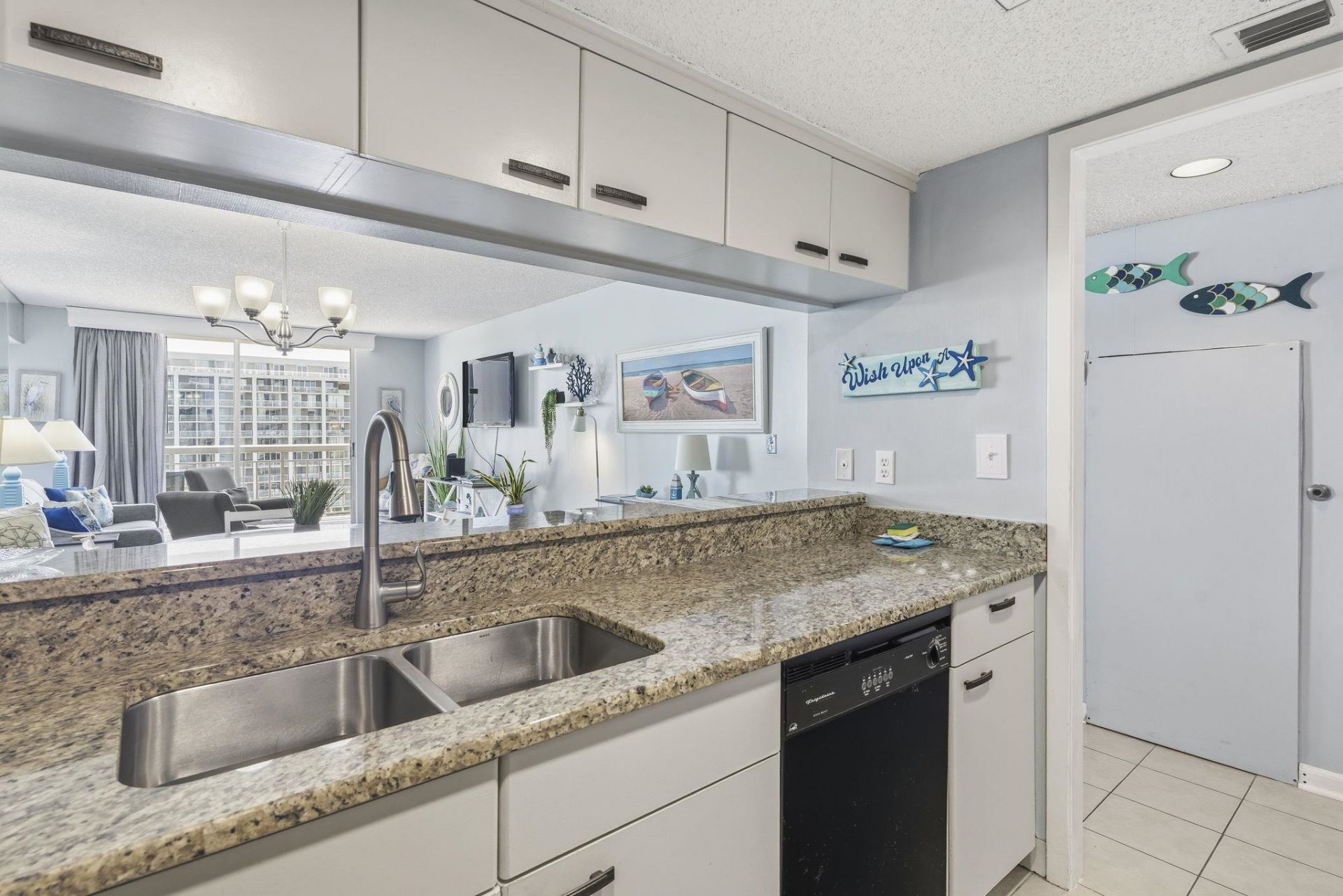 9280 Queensway Blvd.  Photo 9