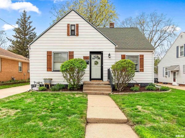 1123 S 6TH Street, Pekin, IL 61554