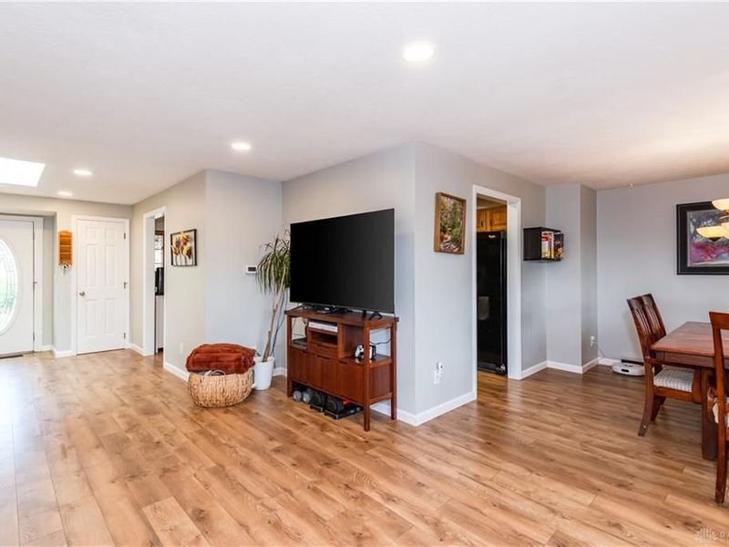 728 Chipplegate Drive, Centerville, OH 45459 Photo 3