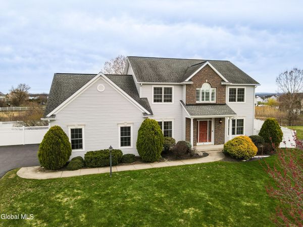 4 Teasdale Court, Colonie, NY 12189