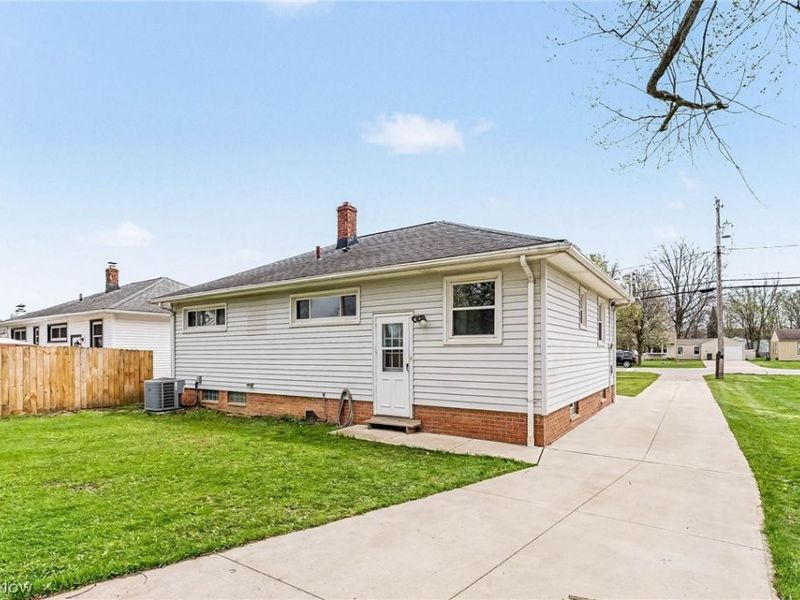 6840 Middlebrook Boulevard, Middleburg Heights, OH 44130 Photo 33