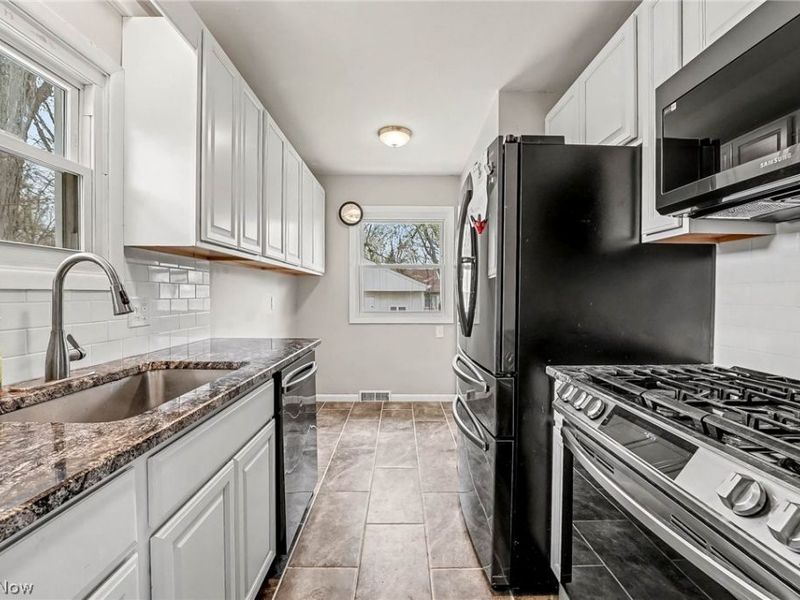 6840 Middlebrook Boulevard, Middleburg Heights, OH 44130 Photo 7