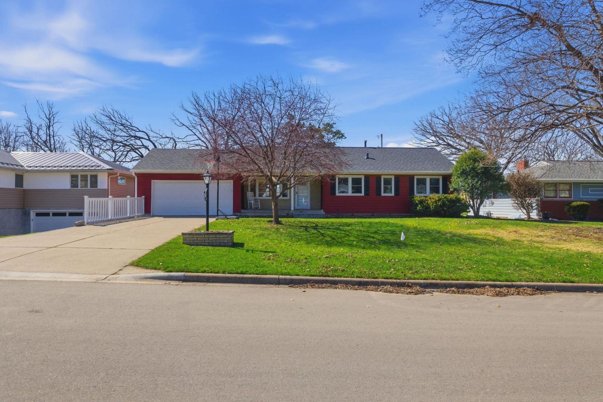 2095 Fairways Lane, Roseville, MN 55113