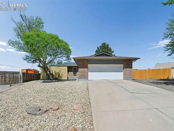 903 Bluelace Drive, Pueblo, CO 81001