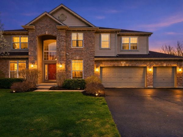 1181 Silver Lake Court , Pingree Grove, IL 60140