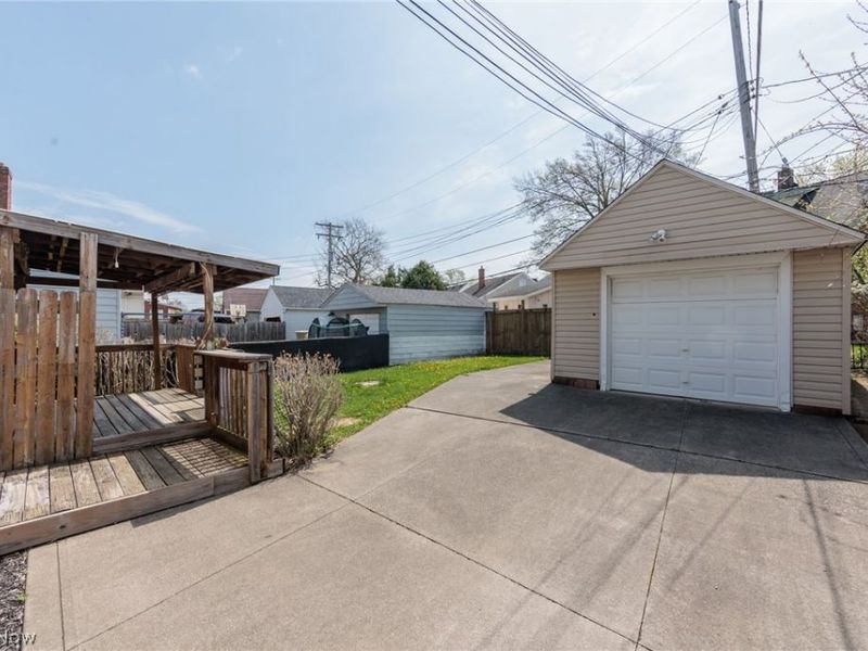 6103 Allanwood Drive, Parma, OH 44129 Photo 3