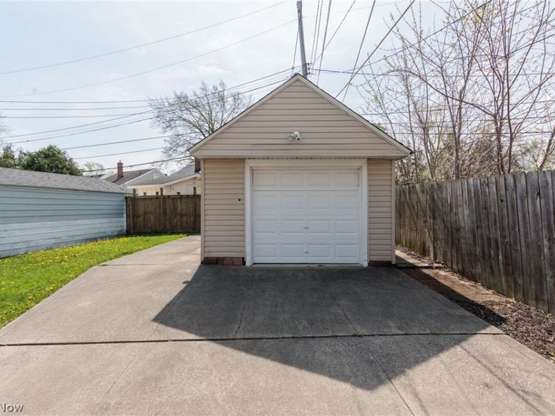 6103 Allanwood Drive, Parma, OH 44129 Photo 4