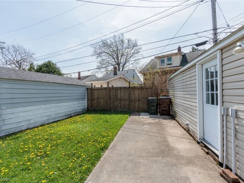 6103 Allanwood Drive, Parma, OH 44129 Photo 5