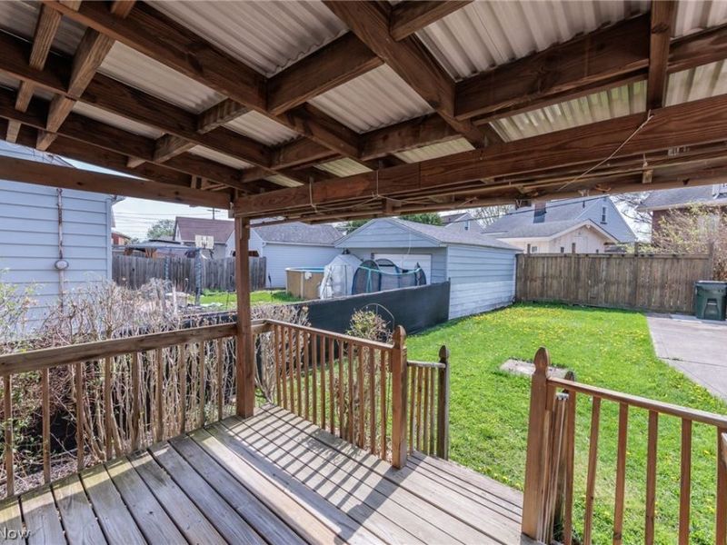 6103 Allanwood Drive, Parma, OH 44129 Photo 9