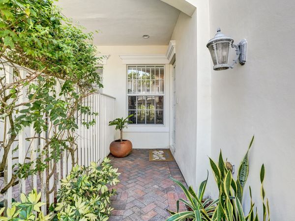 1127 N Victoria Park Road, Fort Lauderdale, FL 33304