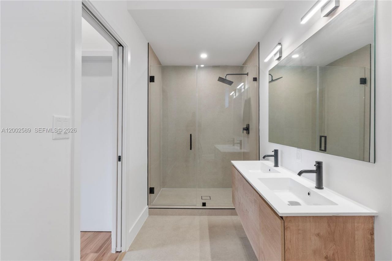 4518 NW 4th St, Miami, FL 33126 Photo