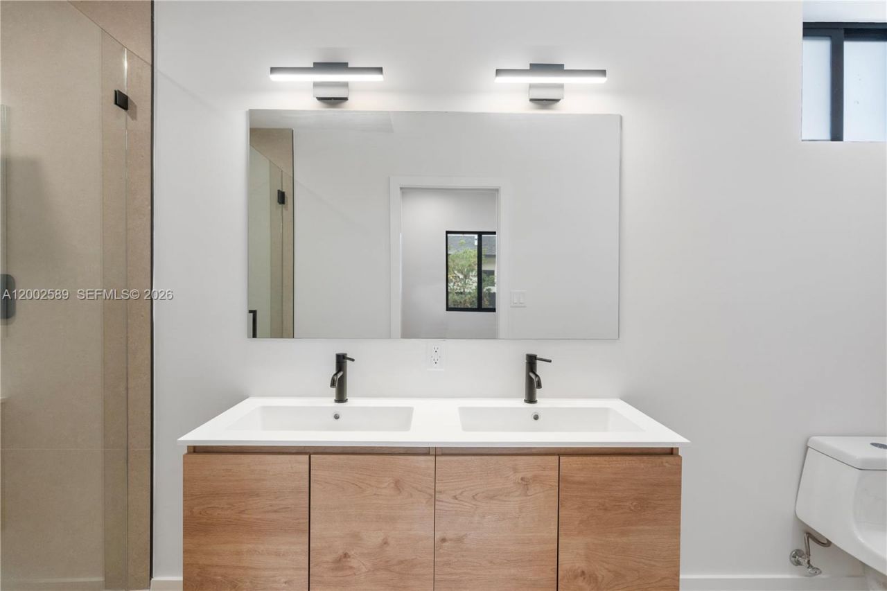 4518 NW 4th St, Miami, FL 33126 Photo