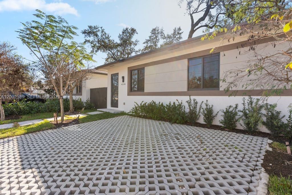 4518 NW 4th St, Miami, FL 33126 Photo