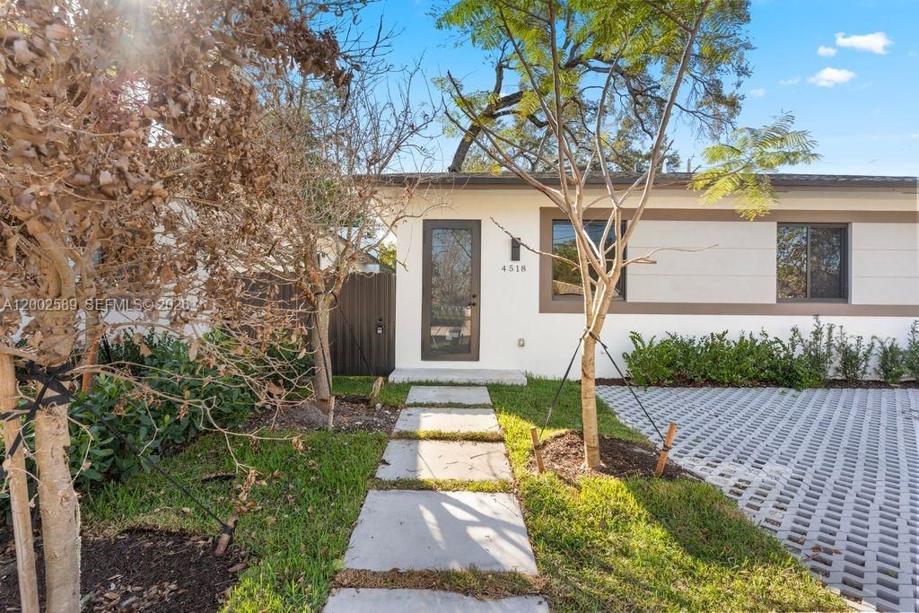 4518 NW 4th St, Miami, FL 33126 Photo