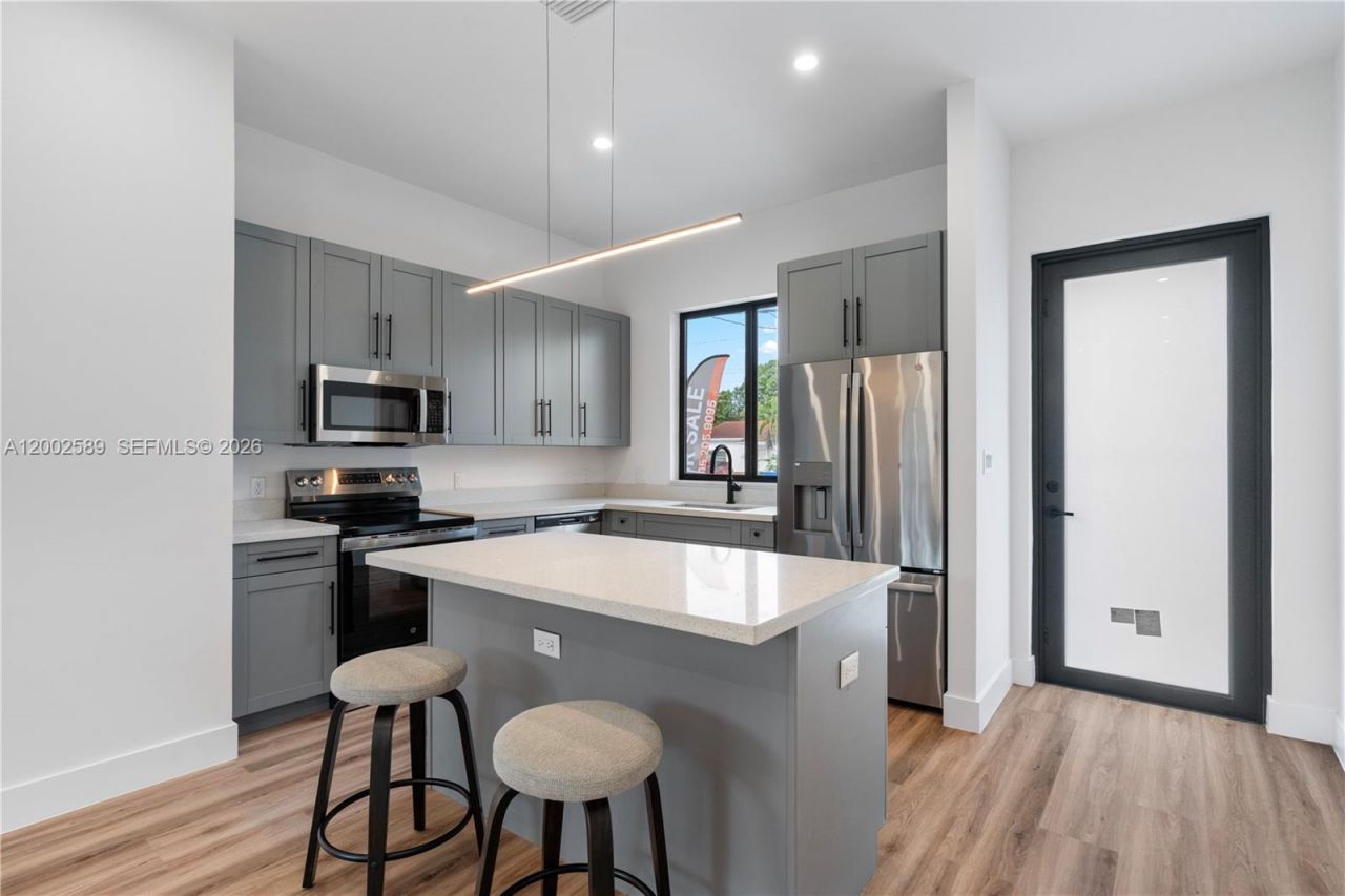 4518 NW 4th St, Miami, FL 33126 Photo